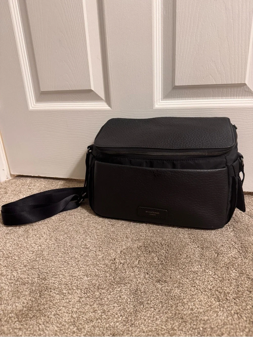 Storksak zip compartment